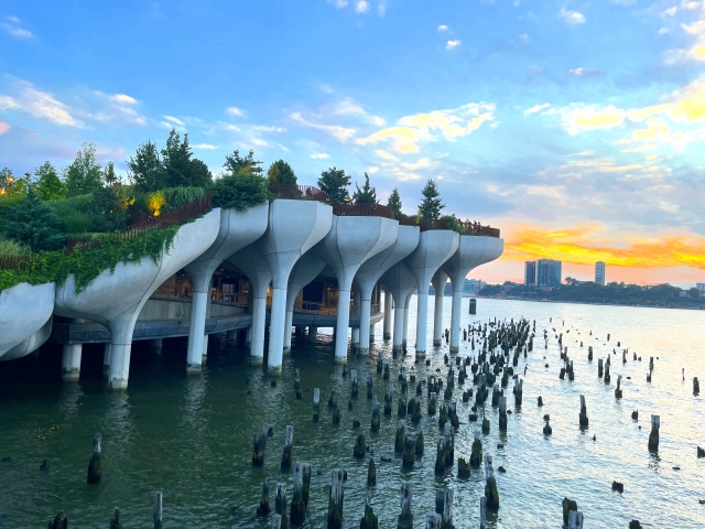 ハドソン川に浮かぶ「チューリップ型」の公園リトル・アイランド