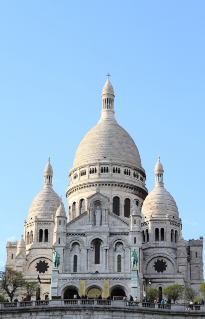 パリで一番高い丘の上にあるサクレ・クール寺院