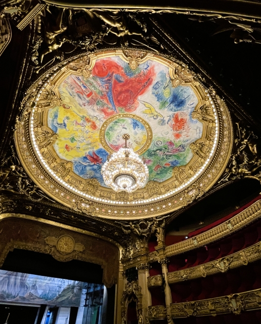オペラ・ガルニエ　シャガールが描いた天井画「夢の花束」